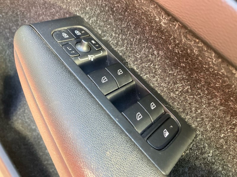 2019 (19) VOLVO XC40 2.0 D3 Momentum Pro 5dr 3612150