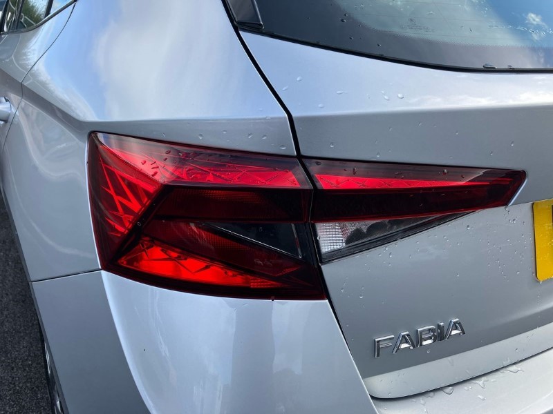 2023 (23) SKODA FABIA 1.0 TSI 110 SE L 5dr 3587647