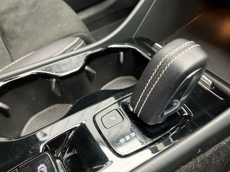 2020 (70) VOLVO XC40 2.0 B5P R DESIGN Pro 5dr AWD Auto 3606420