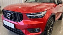 2020 (70) VOLVO XC40 2.0 B5P R DESIGN Pro 5dr AWD Auto 3606431