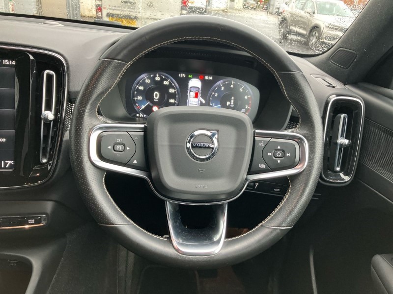 2020 (70) VOLVO XC40 2.0 B5P R DESIGN Pro 5dr AWD Auto 3606407