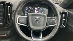 2020 (70) VOLVO XC40 2.0 B5P R DESIGN Pro 5dr AWD Auto 3606407