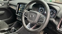 2020 (70) VOLVO XC40 2.0 B5P R DESIGN Pro 5dr AWD Auto 3606400