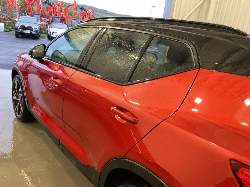 2020 (70) VOLVO XC40 2.0 B5P R DESIGN Pro 5dr AWD Auto 3606427