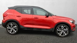 2020 (70) VOLVO XC40 2.0 B5P R DESIGN Pro 5dr AWD Auto 3606395