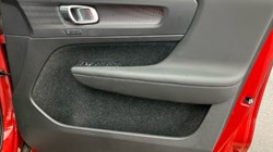 2020 (70) VOLVO XC40 2.0 B5P R DESIGN Pro 5dr AWD Auto 3606401