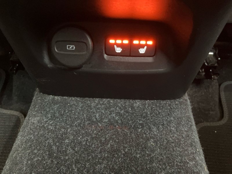 2020 (70) VOLVO XC40 2.0 B5P R DESIGN Pro 5dr AWD Auto 3606436