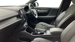 2020 (70) VOLVO XC40 2.0 B5P R DESIGN Pro 5dr AWD Auto 3606393