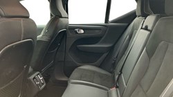 2020 (70) VOLVO XC40 2.0 B5P R DESIGN Pro 5dr AWD Auto 3606394