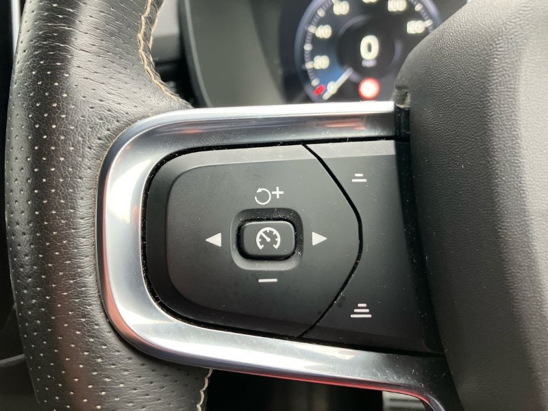 2020 (70) VOLVO XC40 2.0 B5P R DESIGN Pro 5dr AWD Auto 3606408