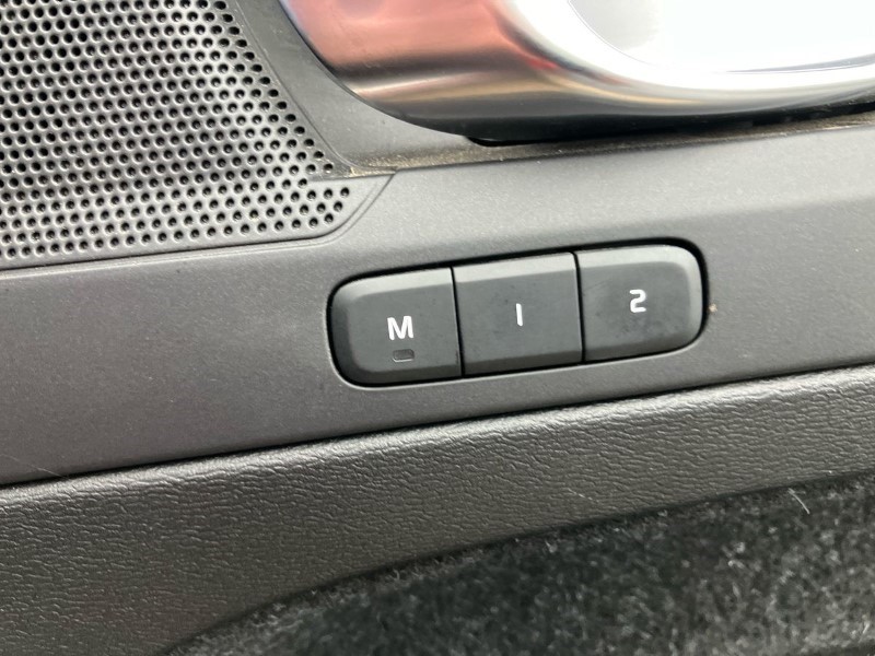 2020 (70) VOLVO XC40 2.0 B5P R DESIGN Pro 5dr AWD Auto 3606435