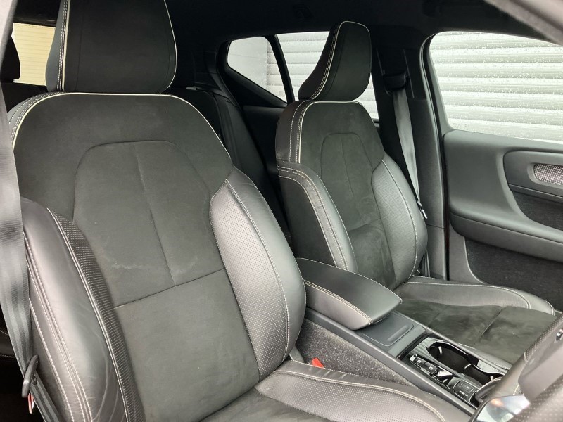 2020 (70) VOLVO XC40 2.0 B5P R DESIGN Pro 5dr AWD Auto 3606406