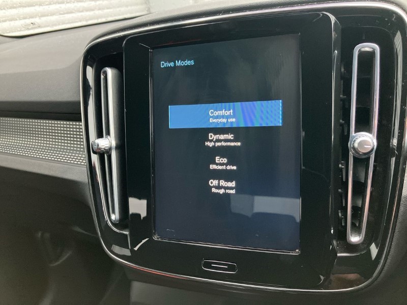 2020 (70) VOLVO XC40 2.0 B5P R DESIGN Pro 5dr AWD Auto 3606417