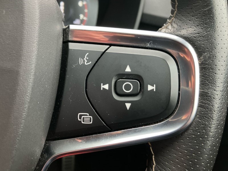 2020 (70) VOLVO XC40 2.0 B5P R DESIGN Pro 5dr AWD Auto 3606409