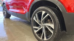 2020 (70) VOLVO XC40 2.0 B5P R DESIGN Pro 5dr AWD Auto 3606428