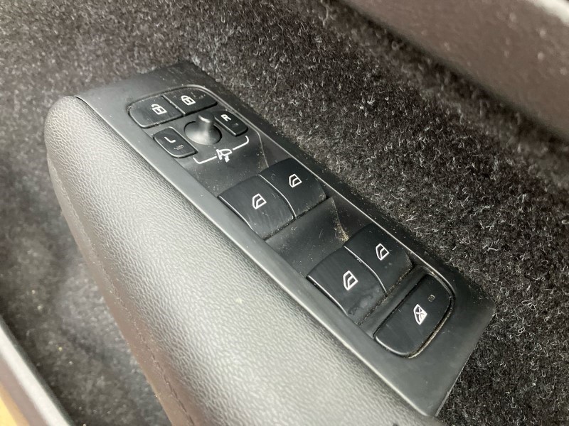 2020 (70) VOLVO XC40 2.0 B5P R DESIGN Pro 5dr AWD Auto 3606403