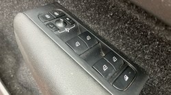 2020 (70) VOLVO XC40 2.0 B5P R DESIGN Pro 5dr AWD Auto 3606403