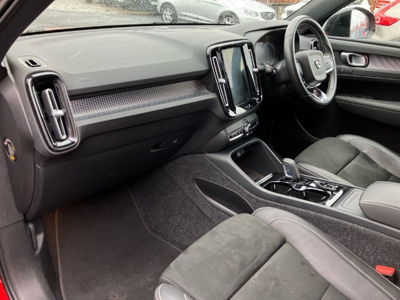 2020 (70) VOLVO XC40 2.0 B5P R DESIGN Pro 5dr AWD Auto 3606424