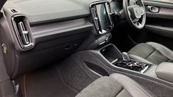 2020 (70) VOLVO XC40 2.0 B5P R DESIGN Pro 5dr AWD Auto 3606424