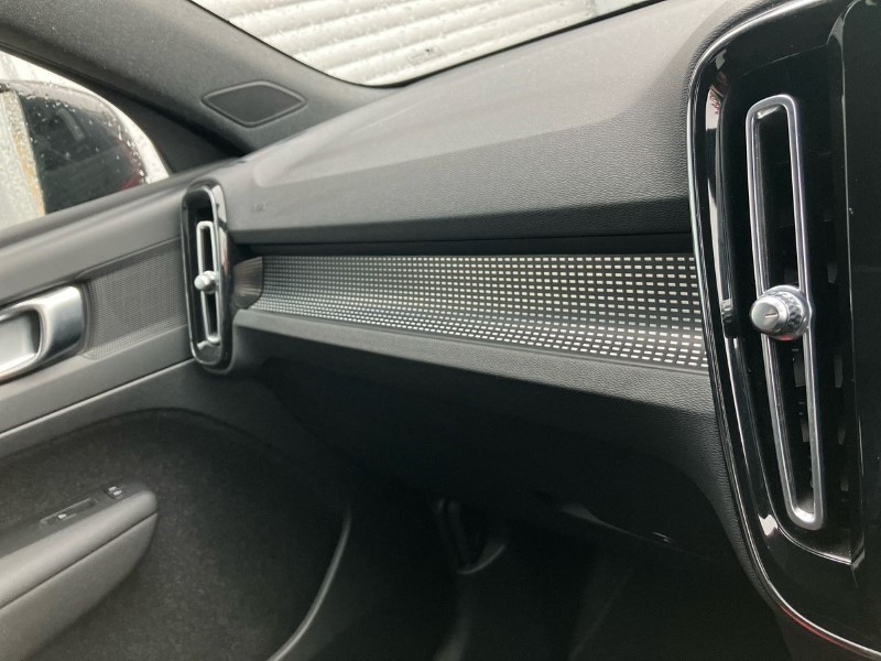 2020 (70) VOLVO XC40 2.0 B5P R DESIGN Pro 5dr AWD Auto 3606419