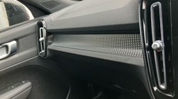 2020 (70) VOLVO XC40 2.0 B5P R DESIGN Pro 5dr AWD Auto 3606419