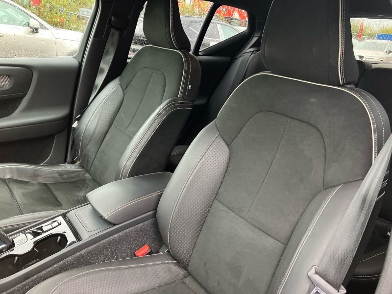 2020 (70) VOLVO XC40 2.0 B5P R DESIGN Pro 5dr AWD Auto 3606423