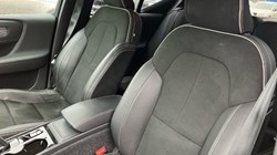 2020 (70) VOLVO XC40 2.0 B5P R DESIGN Pro 5dr AWD Auto 3606423