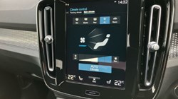 2020 (70) VOLVO XC40 2.0 B4P R DESIGN Pro 5dr Auto 3640877