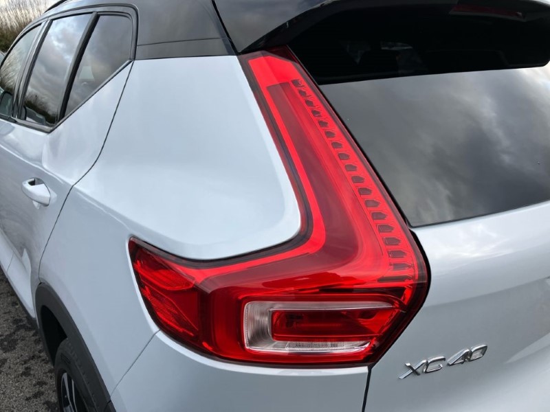 2020 (70) VOLVO XC40 2.0 B4P R DESIGN Pro 5dr Auto 3640893
