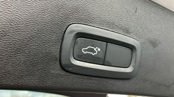 2020 (70) VOLVO XC40 2.0 B4P R DESIGN Pro 5dr Auto 3640887