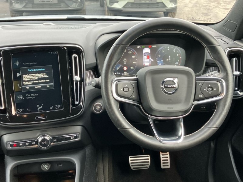2020 (70) VOLVO XC40 2.0 B4P R DESIGN Pro 5dr Auto 3640873
