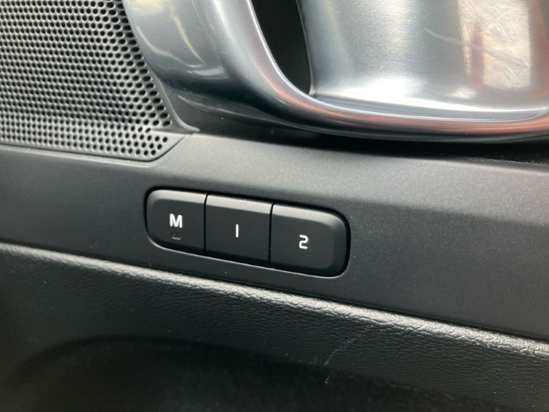 2020 (70) VOLVO XC40 2.0 B4P R DESIGN Pro 5dr Auto 3640896