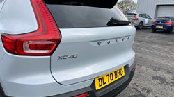 2020 (70) VOLVO XC40 2.0 B4P R DESIGN Pro 5dr Auto 3640894