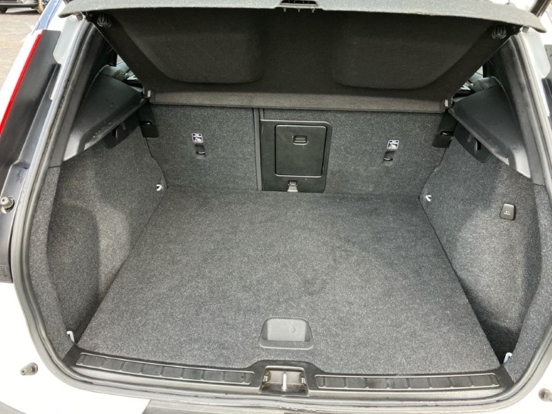 2020 (70) VOLVO XC40 2.0 B4P R DESIGN Pro 5dr Auto 3640886