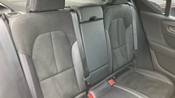 2020 (70) VOLVO XC40 2.0 B4P R DESIGN Pro 5dr Auto 3640883