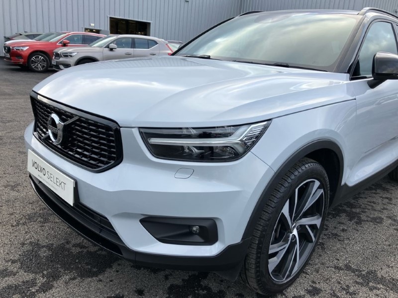 2020 (70) VOLVO XC40 2.0 B4P R DESIGN Pro 5dr Auto 3640892