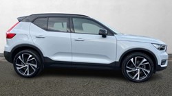 2020 (70) VOLVO XC40 2.0 B4P R DESIGN Pro 5dr Auto 3640857