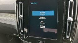 2020 (70) VOLVO XC40 2.0 B4P R DESIGN Pro 5dr Auto 3640878