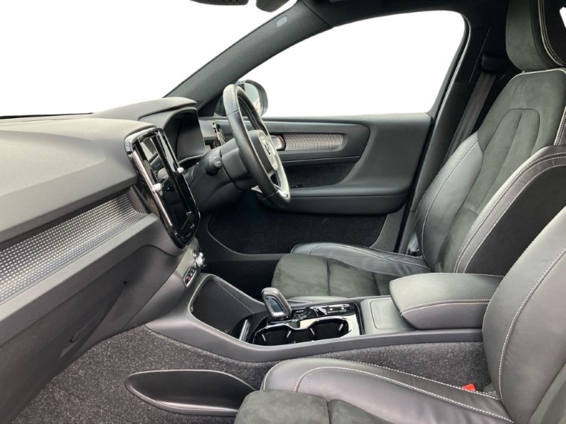 2020 (70) VOLVO XC40 2.0 B4P R DESIGN Pro 5dr Auto 3640855