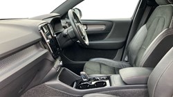 2020 (70) VOLVO XC40 2.0 B4P R DESIGN Pro 5dr Auto 3640855