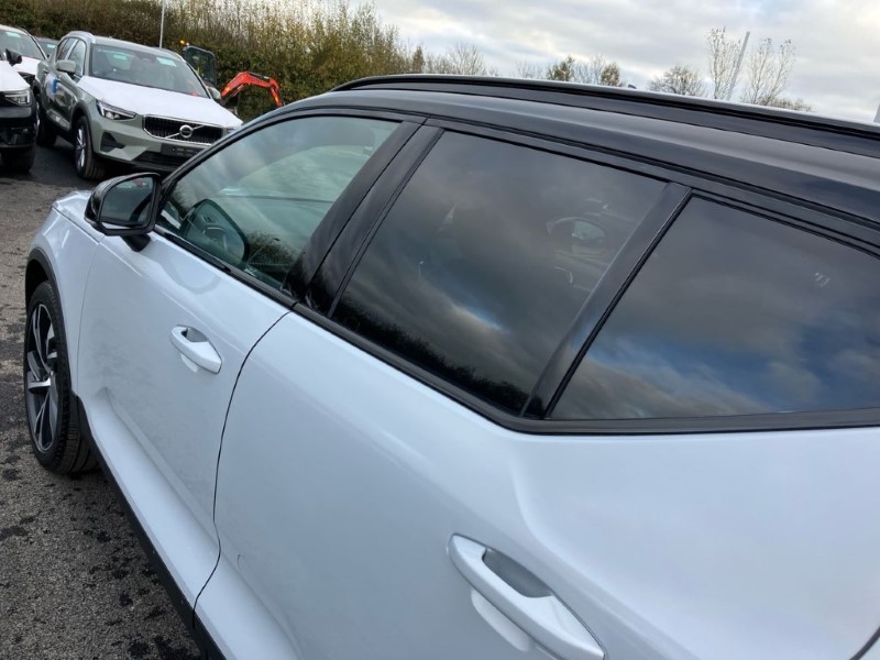 2020 (70) VOLVO XC40 2.0 B4P R DESIGN Pro 5dr Auto 3640888