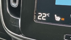 2020 (70) VOLVO XC40 2.0 B4P R DESIGN Pro 5dr Auto 3640879