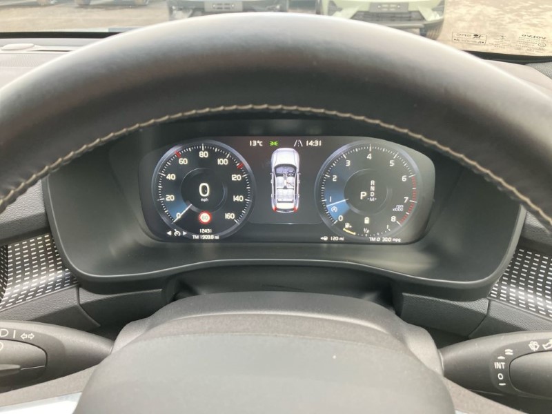 2020 (70) VOLVO XC40 2.0 B4P R DESIGN Pro 5dr Auto 3640872