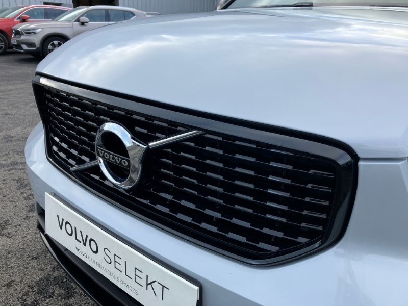 2020 (70) VOLVO XC40 2.0 B4P R DESIGN Pro 5dr Auto 3640891