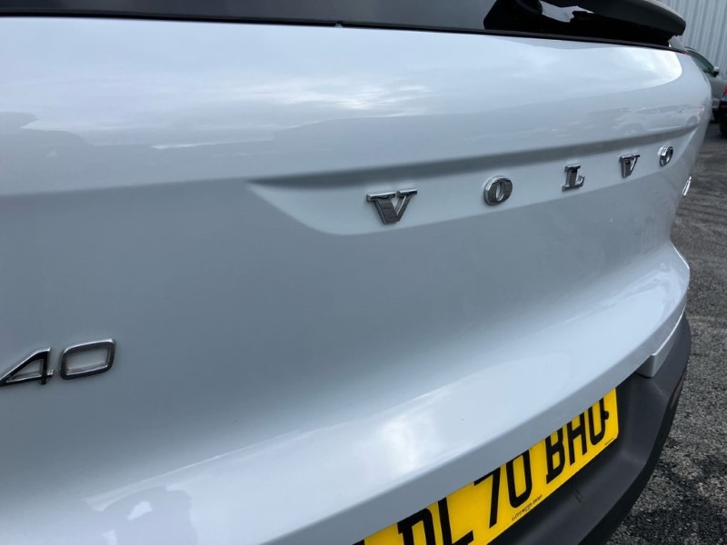2020 (70) VOLVO XC40 2.0 B4P R DESIGN Pro 5dr Auto 3640895