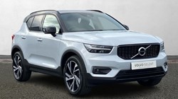 2020 (70) VOLVO XC40 2.0 B4P R DESIGN Pro 5dr Auto 3640853