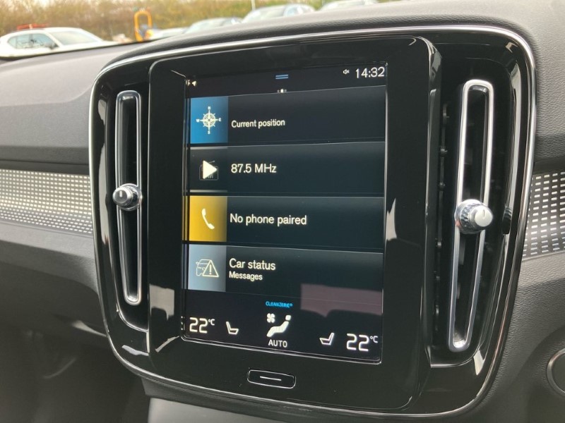 2020 (70) VOLVO XC40 2.0 B4P R DESIGN Pro 5dr Auto 3640874