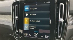 2020 (70) VOLVO XC40 2.0 B4P R DESIGN Pro 5dr Auto 3640874