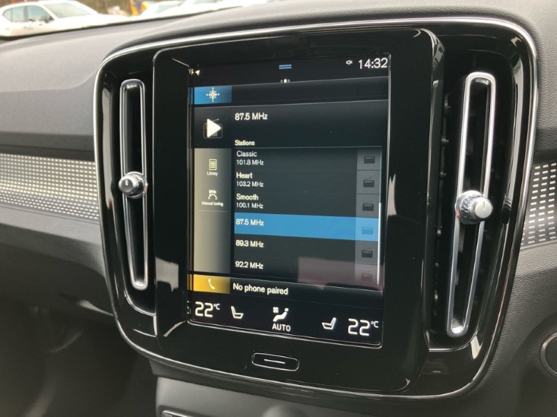 2020 (70) VOLVO XC40 2.0 B4P R DESIGN Pro 5dr Auto 3640876