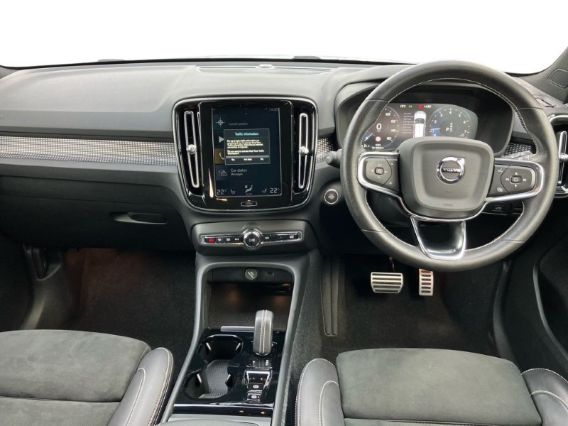 2020 (70) VOLVO XC40 2.0 B4P R DESIGN Pro 5dr Auto 3640861